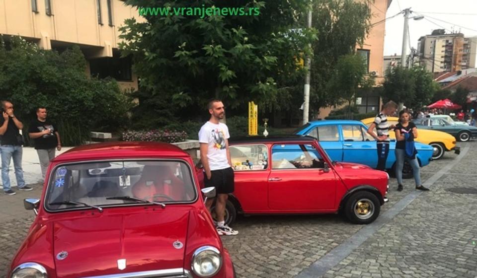 Revija oldtajmera. Foto Vranje News