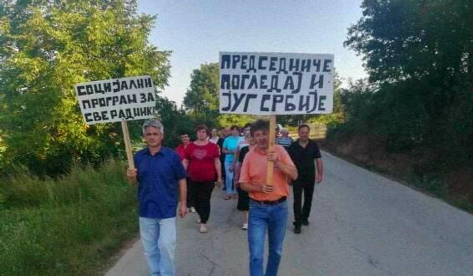 Radnici u vreme štrajka. Foto privatna arhiva