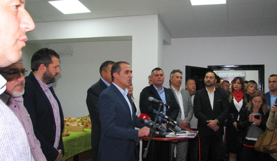 Slaviša Bulatović i najuže stranačko rukovodstvo. Foto VranjeNews