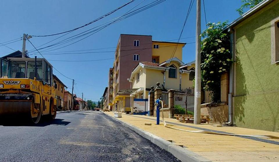 Ulica Narodnog heroja u vreme asfaltiranja. Foto www.vranje.org.rs