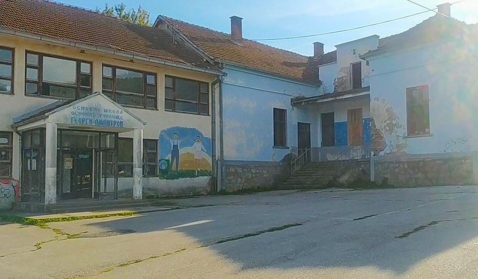 Škola u selu Rajčilovci kod Bosilegrada. Foto M.R.