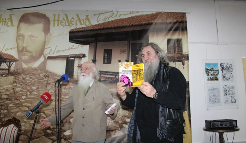 Dva izdanja iz Rumunije za Borinu kuću. Foto VranjeNews