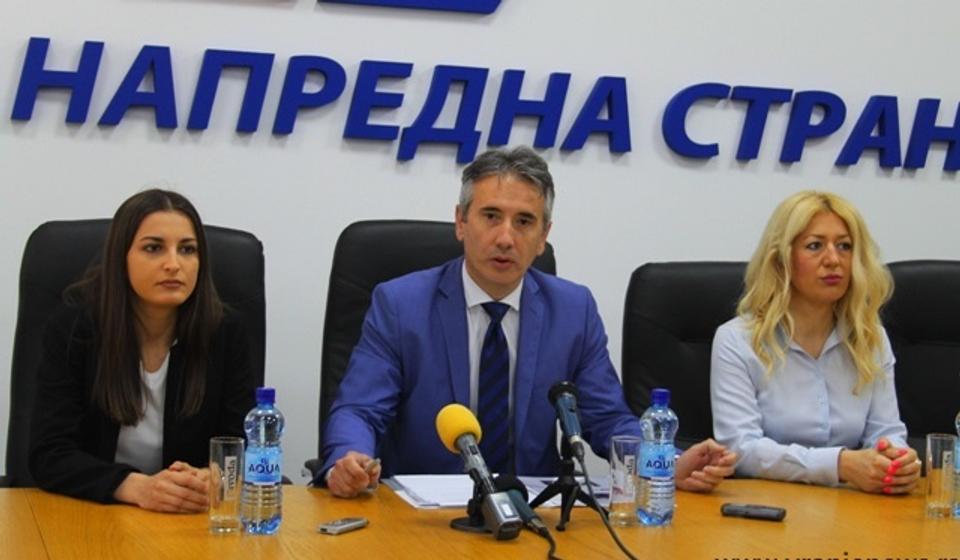 Slobodan Milenković na konferenciji za medije u sedištu SNS-a. Foto VranjeNews