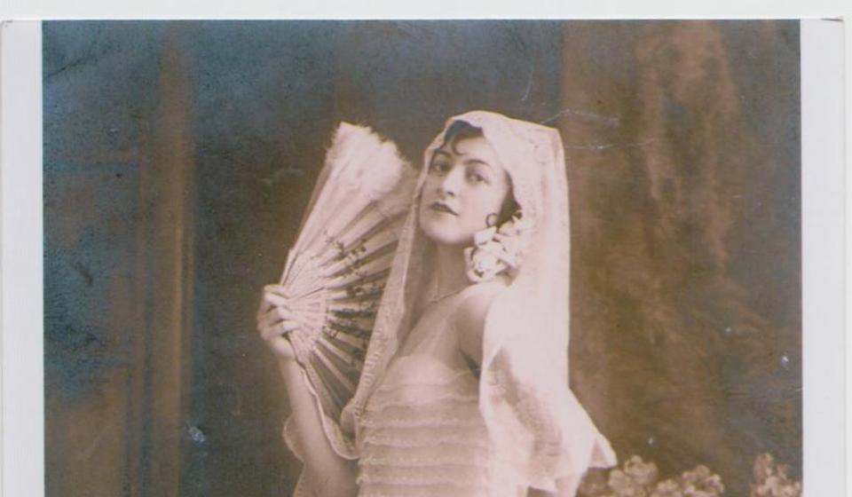 Nadežda Hristić, kći Aleksanda Hristića, udata za dr Borislava Petrovića, fotografiju ustupio glumac Branko Mitrović (originalna fotografija Atelje pepek, Vranje). Klik na fotografiju za puni prikaz