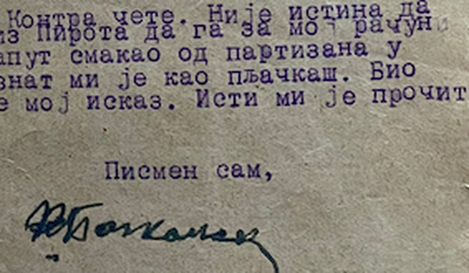 Kostadin Balkanski je posle čitanja njegove izjave, potpisao svoj iskaz. Foto arhiva T.R.S.