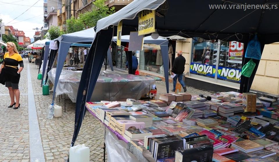 Salon će imati i humanitarni karakter, jer će se prikupljati novac za lečenje Ikonije i Teodore. Foto ilustracija Vranje News
