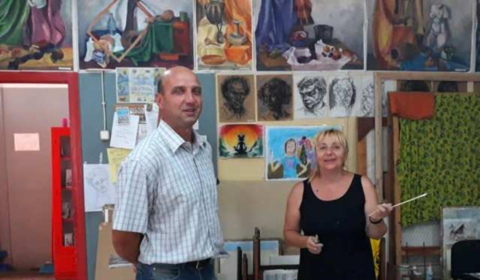 Tričković sa vranjskom slikarkom Slađanom Arizanović. Foto NU