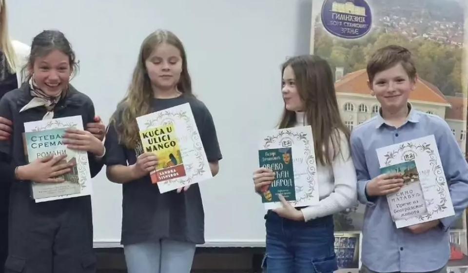 Pobednici u srednjoj kategoriji (stariji osnovci). Foto NU