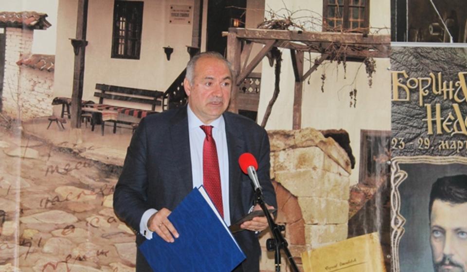 Milo Lompar, nakon uručenja povelje Borisav Stanković. Foto VranjeNews