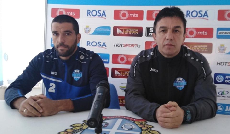 Vezista Radnika Miroljub Kostić i šef stručnog štaba Simo Krunić. Foto D. Mirčev