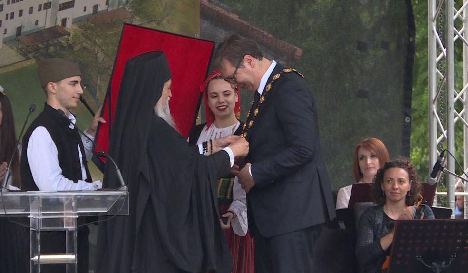 Pahomije u junu prošle godine odlikovao Vučića. Foto Eparhija vranjska