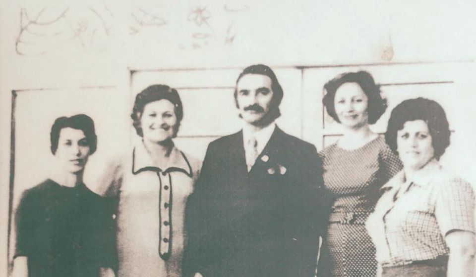 Učitelj Popović sa koleginicama - učiteljicama Dositejeve škole. Foto Spomen soba Aleksandra Popovića Krampusa