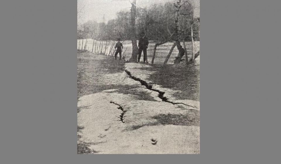 Zemlja se otvarala od siline zemljotresnog udara. Foto arhiva T.R.S.