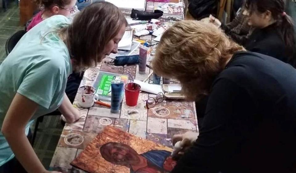 Poslednje pripreme za izložbu. Foto NU