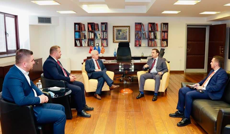 Sastanak sa makedonskim ministrom odbrane. Foto Fejsbuk profil Sćiprima Muslijua