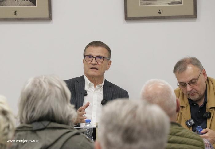 Razgovor uoči premijere: Nebojša Bradić i Aleksandar Milosavljević. Foto Vranje news