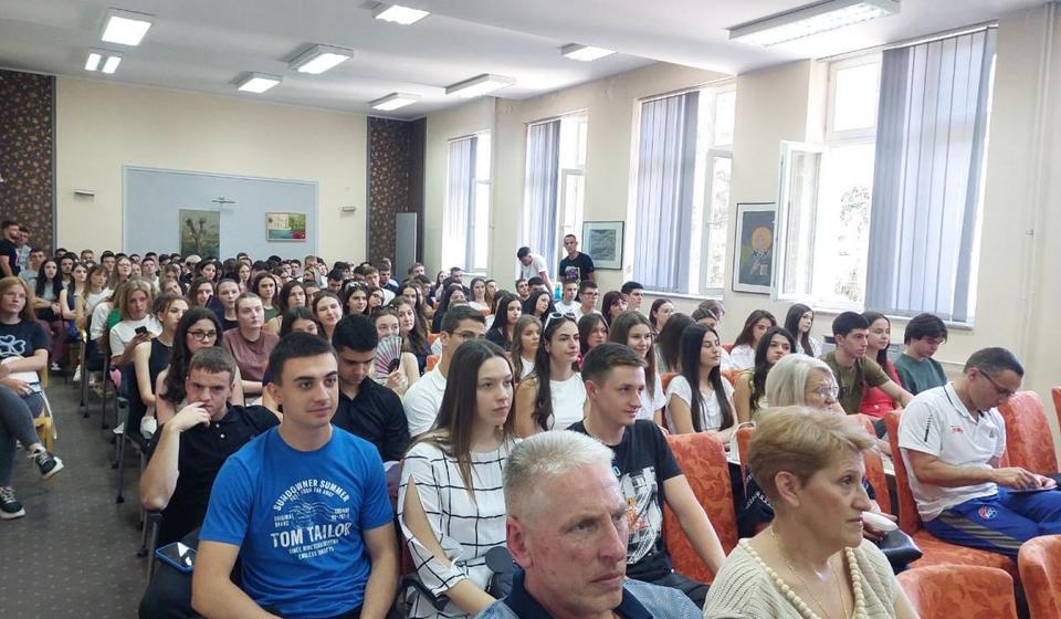 Foto Gimnazija Bora Stanković