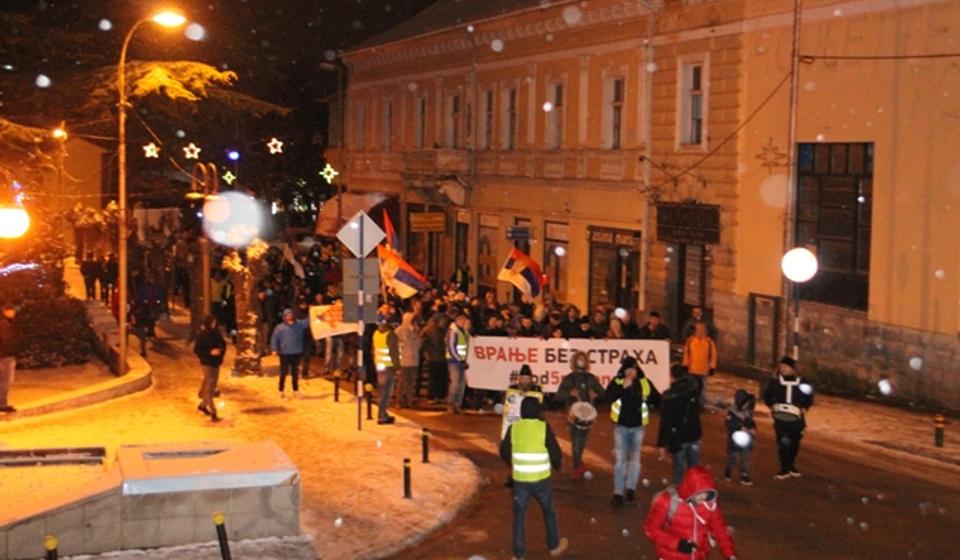 Protestna šetnja užim centrom grada. Foto VranjeNews