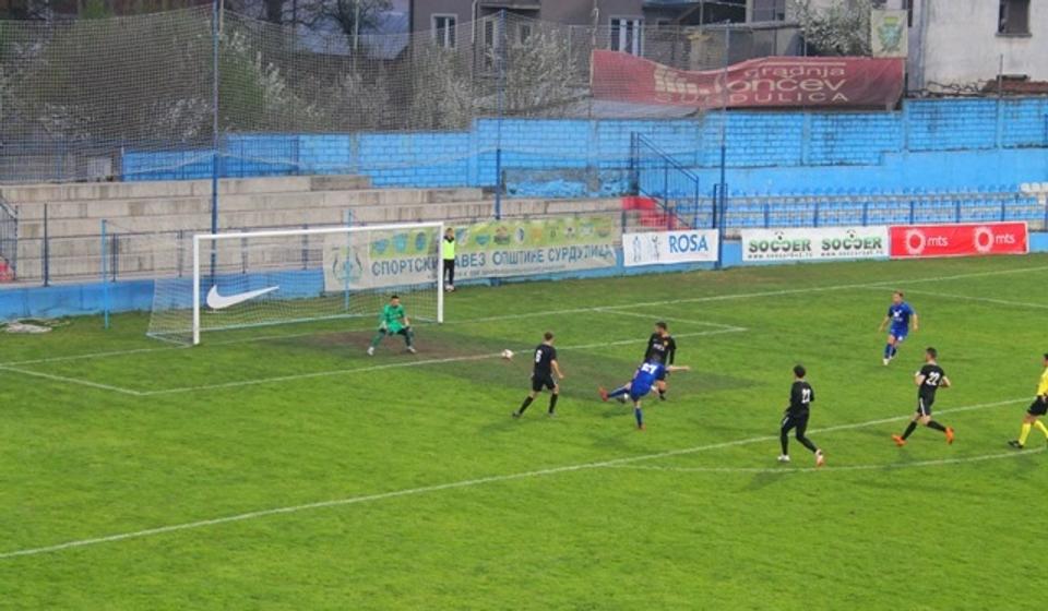 Treći gol Radnika, a drugi Zlatanovića. Foto VranjeNews