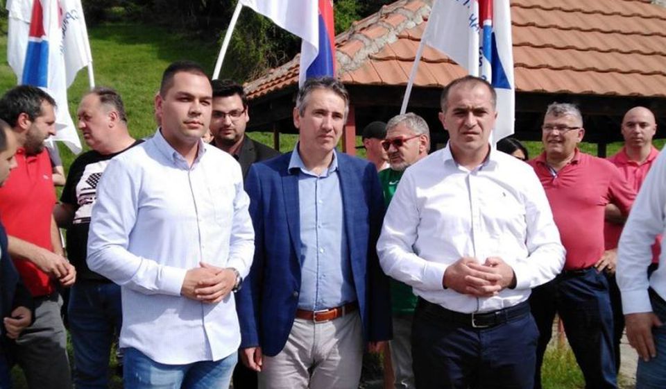 Poslanički kandidati SNS-a sa gradonačelnikom Milenkovićem. Foto SNS