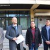 Ristić i Pavlović sa advokatom podneli krivične prijave protiv nekoliko naprednjaka za nasilničko ponašanje, OJT međutim istražuje da li su oni počionioci drugo krivičnog dela. Foto VranjeNews