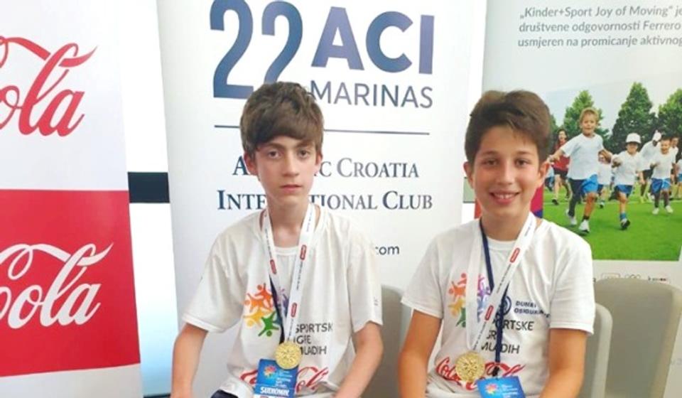 Petar Spasić (levo) trostruki prvak Sportskih igara mladih. Foto privatna arhiva