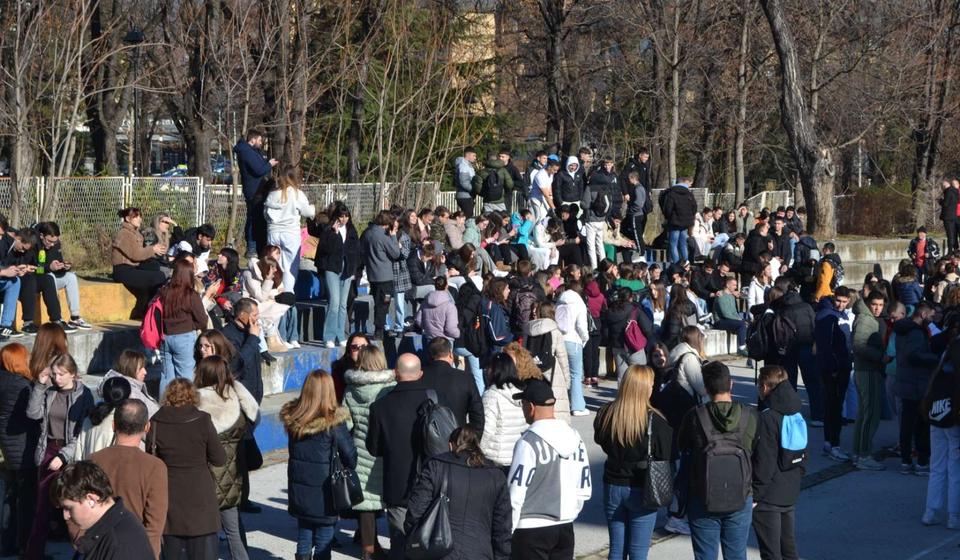 Sa današnjeg okupljanja gimnazijalaca u Vranju. Foto G. Mitić