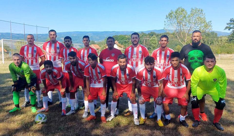 Fudbaleri Radničkog pred utakmicu u Suvojnici. Foto N.S.