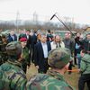 Đinđić u Ristovcu kod Vranja, nakon što je postao premijer Srbije. Foto G.M.A.