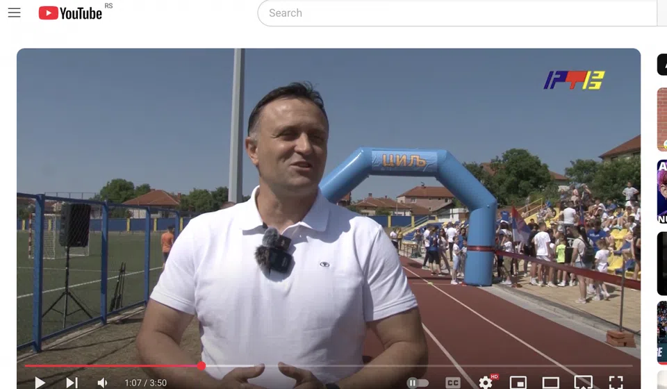 Spasiba za družba na Gracki: Neši dr Đorđević u obraćanju imaginarnom auditorijumu. Foto Youtube (printscreen stranice zvaničnog kanala RTV doo)