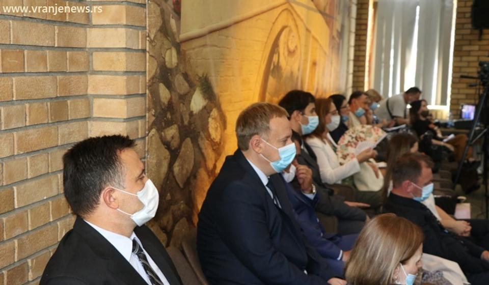 Neki od novoizabranih većnika. Foto Vranje News