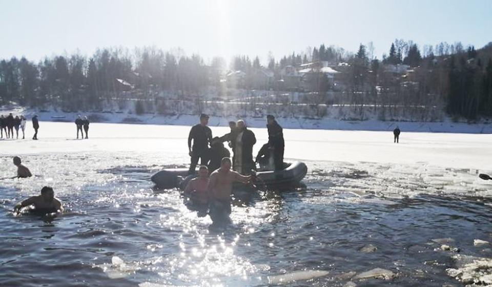 Detalj sa prošlogodišnje Bogojavljenske trke na Vlasinskom jezeru. Foto S. Tasić