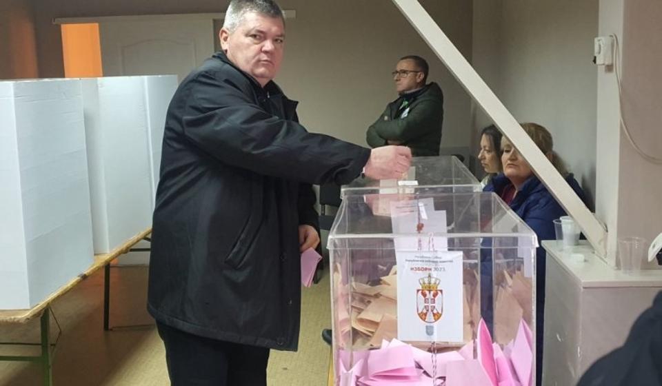 Manić glasa u prostorijama Crvenog krsta. Foto Vranje News