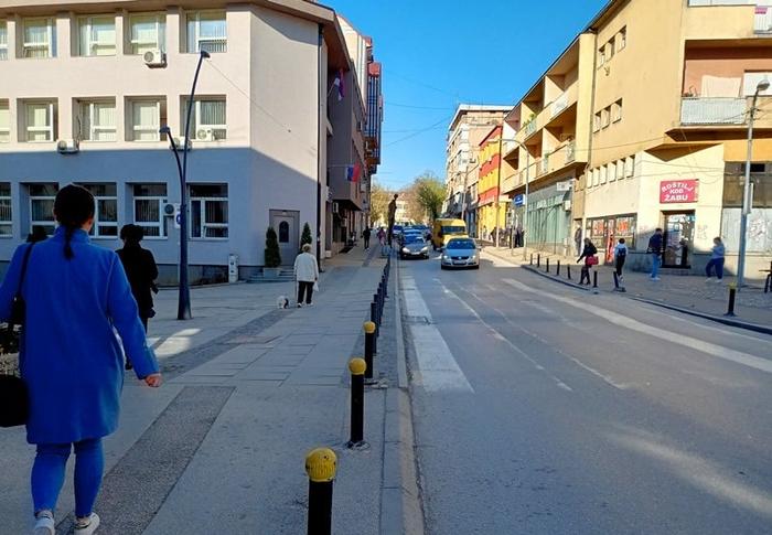 Zgrada JP Urbanizam i izgradnja grada Vranja (levo). Foto Vranje news