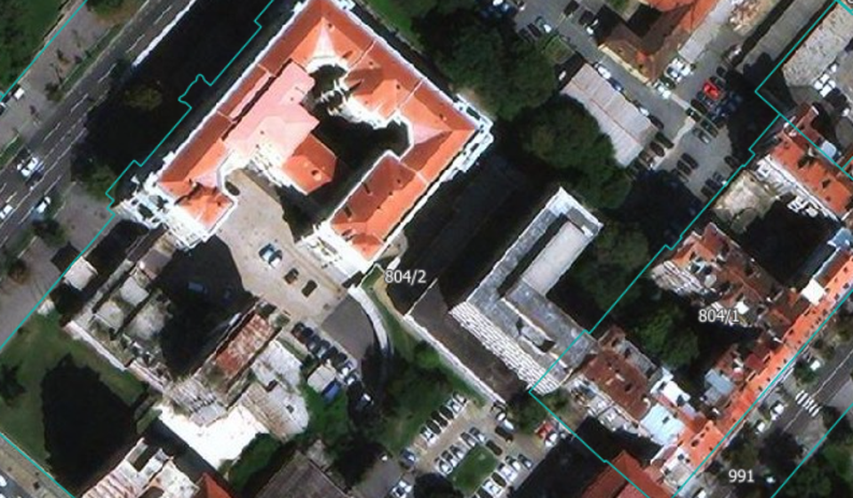 Parcela 804/2 oivičena ulicama Kneza Miloša, Nemanjinom i Resavskom. Foto: GeoSrbija