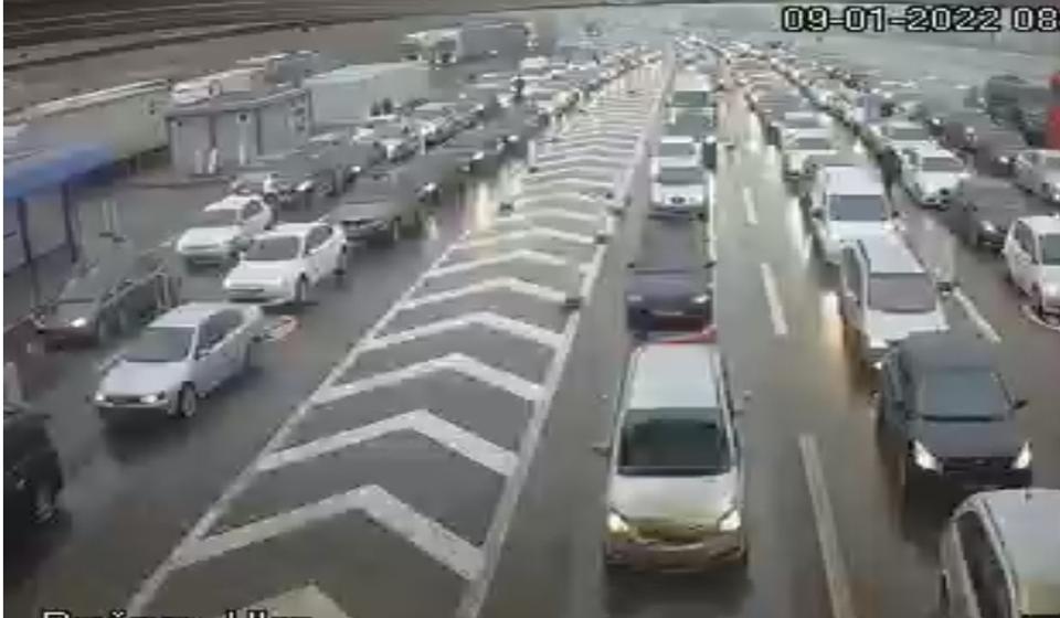 Ulazna strana na prelazu Preševo u nedelju oko 9 ujutro. Foto printscreen kamere MUP-a