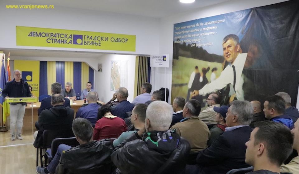 Lutovac u novim prostorijama vranjskog DS-a. Foto Vranje News