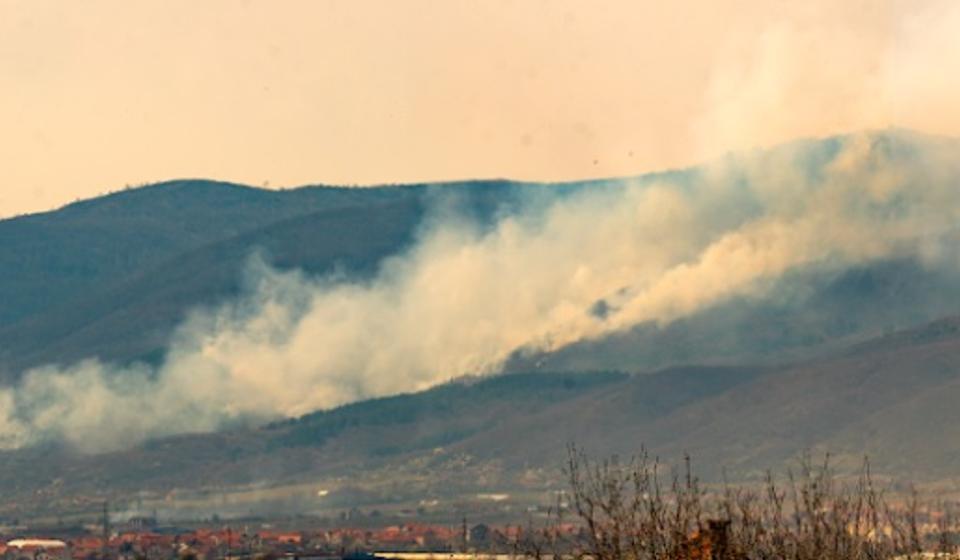 Požar u atarima Dubnice i Vrtogoša: slikano u utorak 2. aprila oko 14 časova. Foto Ivica Stošić