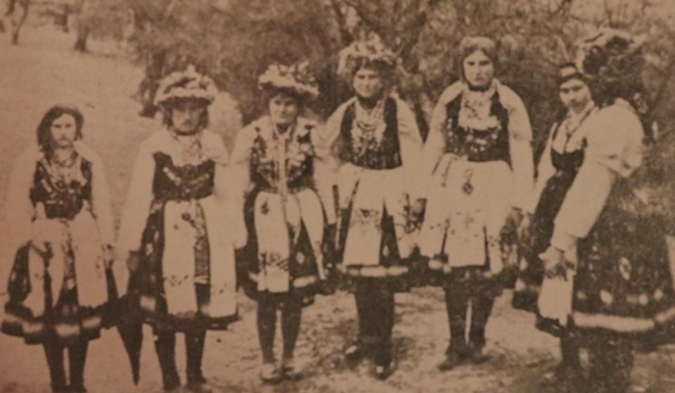 Lazarice iz sela Surlica u pčinjskom kraju. Foto Vranje News (Izvor: 