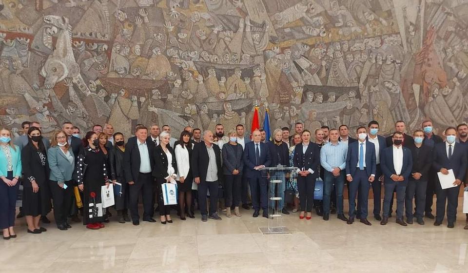 Ugovori su potpisani u Palati Srbija. Foto vranje.rs