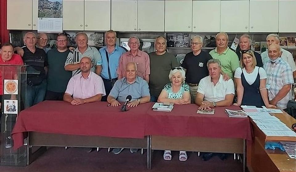 Jelena Buhač Radojčić sa članovima SUBNOR-a u Vranju. Foto Instagram profil M. Stojčića