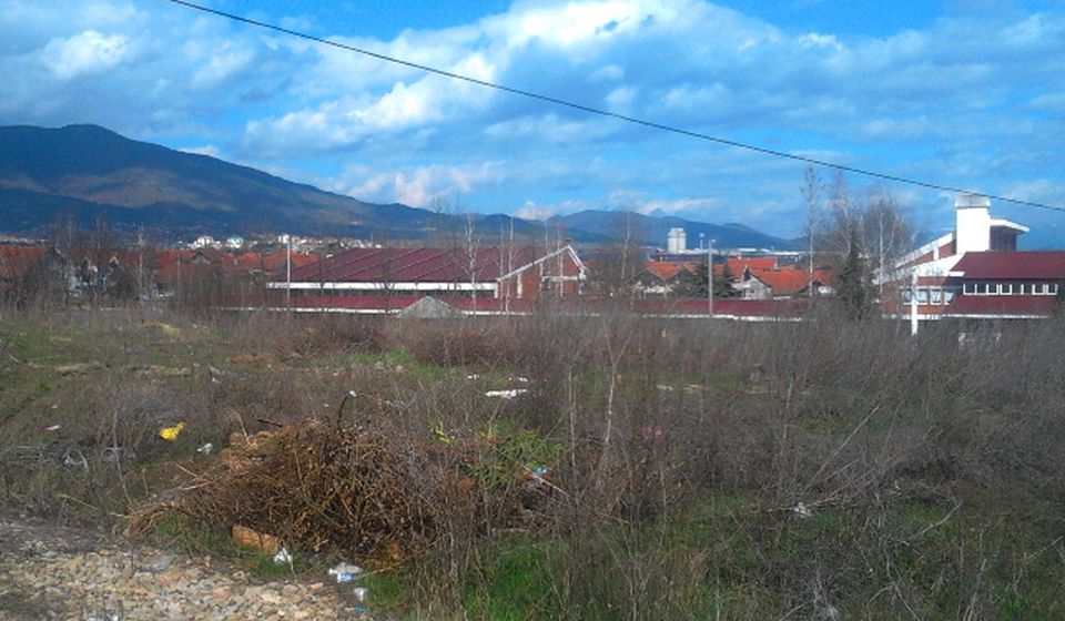Lokacija predviđena za izgradnju stanova nalazi se kod Pete škole. Foto VranjeNews