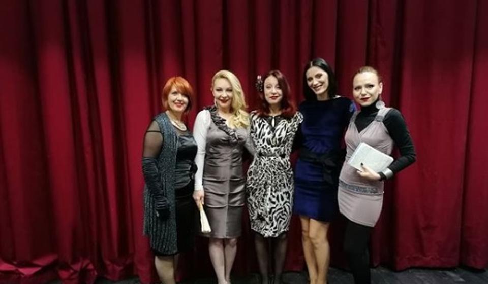 Glumačka ekipa iz Ženskih razgovora (s leva na desno): Radmila Đorđević, Milena Stošić, Tamara Stošić, Kristina Janjić Stojanović i Žetica Dejanović. Foto Instagram stranica Pozorišta Bora Stanković