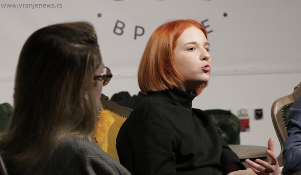 Aleksandra Jovanović na promociji Crne ptice u Vranju. Foto Vranje News