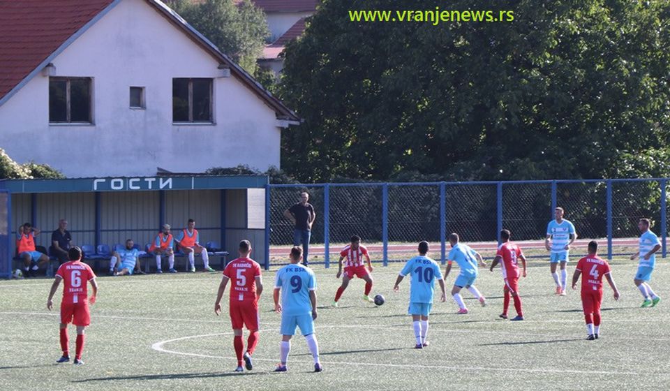 Radnički od starta utakmice sa BSK-om imao inicijativu. Foto Vranje News
