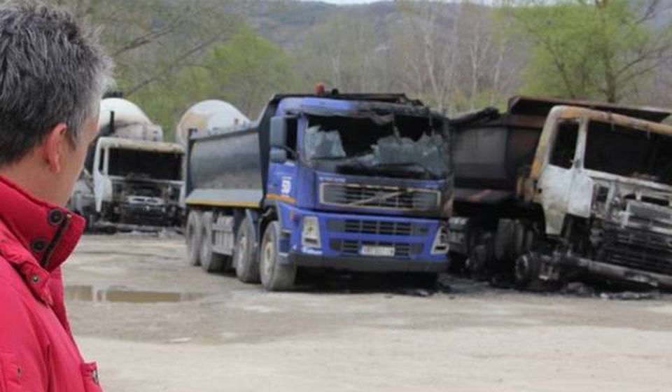 Mašine i kamioni 5D posle paljevine. Foto VranjeNews