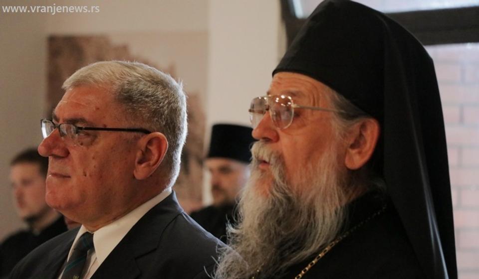 Laureati: brigadni general Slobodan Stopa i episkop Pahomije. Foto Vranje News