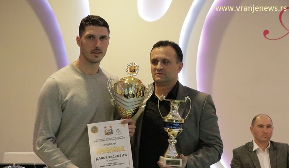 Rukometaš Davor Tasković najbolji je sportista Vranja za 2021. godinu. Foto Vranje News