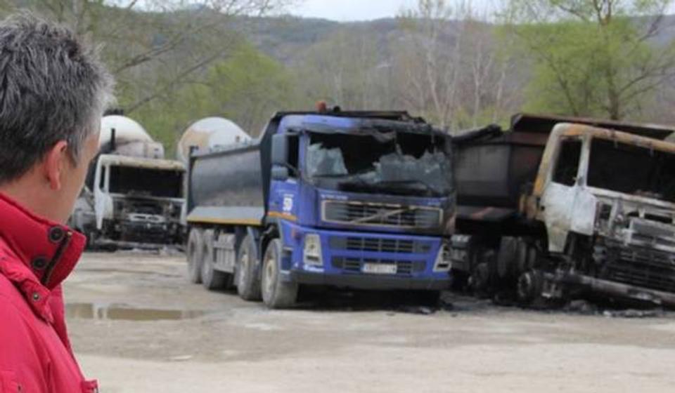 Mašine i kamioni 5D posle paljevine. Foto VranjeNews