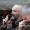 Damir Karakaš (levo) sa moderatorom Ivanom Milenkovićem. Foto Vranje News